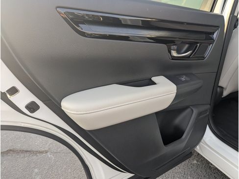 Used 2025 Honda CR-V EX-L image 17