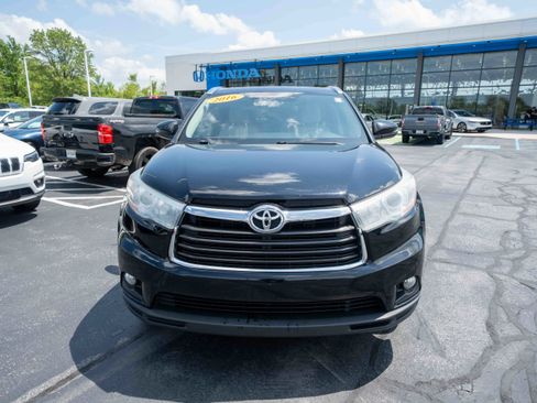 Used 2016 Toyota Highlander XLE AWD/4WD image 2