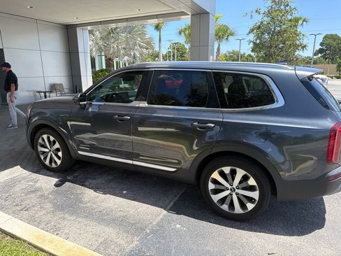 Certified 2022 Kia Telluride EX w/ EX Premium Package FWD image 4
