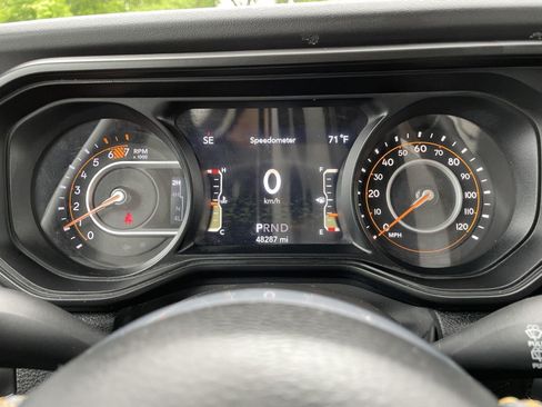 Used 2024 Jeep Wrangler Unlimited Sahara AWD/4WD image 20