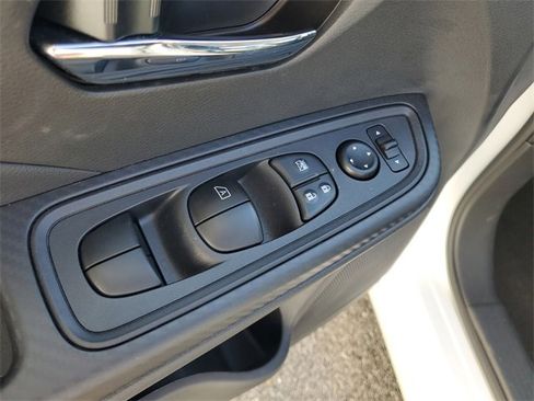 Certified 2025 Nissan Versa SV w/ Trunk Package image 25