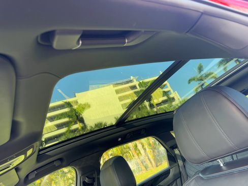 Used 2019 Bentley Bentayga image 11