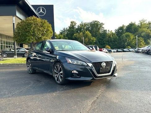Used 2021 Nissan Altima 2.5 Platinum AWD/4WD image 1