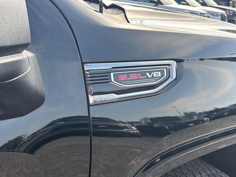 Used 2019 GMC Sierra 1500 AT4 w/ Off Road Performance Package AWD/4WD image 11