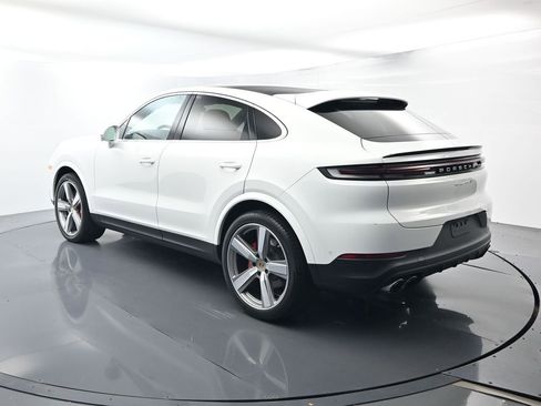 Certified 2024 Porsche Cayenne S AWD/4WD image 3