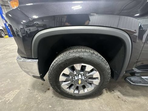 Used 2024 Chevrolet Silverado 2500 LT AWD/4WD image 23