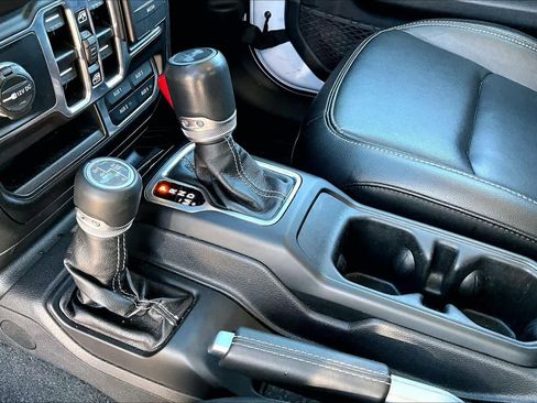 Certified 2022 Jeep Wrangler Unlimited Sahara w/ Cold Weather Group image 16