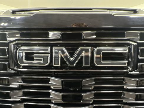 Certified 2025 GMC Sierra 3500 Denali Ultimate AWD/4WD image 32