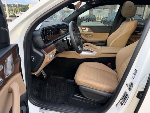 Used 2025 Mercedes-Benz GLS 450 4MATIC image 8