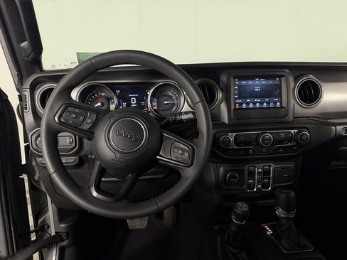 Certified 2023 Jeep Wrangler Unlimited AWD/4WD image 17