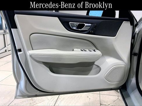 Used 2021 Volvo S60 T5 Momentum image 21