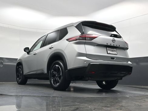 Used 2025 Nissan Rogue SV w/ SV Premium Package FWD image 46