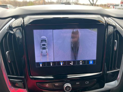 Used 2023 Chevrolet Traverse Premier AWD/4WD image 43