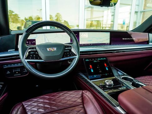 Used 2026 Cadillac Escalade Luxury w/ Touring Package image 16