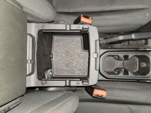 Used 2023 Jeep Wrangler Unlimited Sport image 29