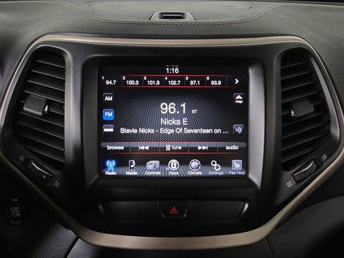 Used 2015 Jeep Cherokee Limited image 22