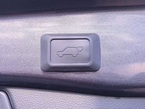 Used 2023 Toyota RAV4 XLE image 33