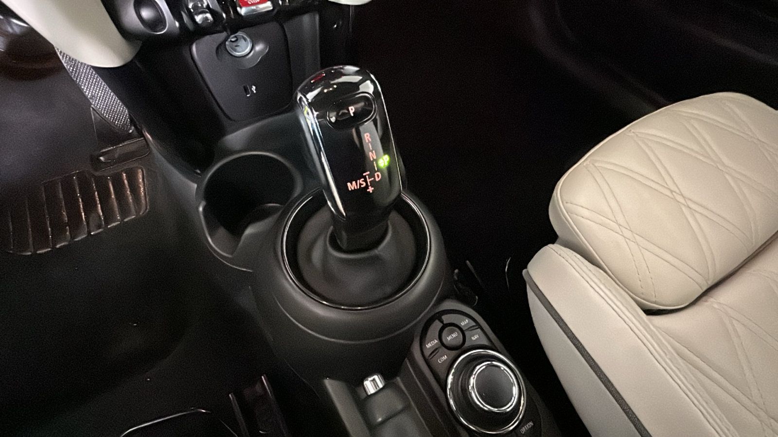 Used 2024 MINI Cooper S w/ Signature Upholstery Package FWD image 25