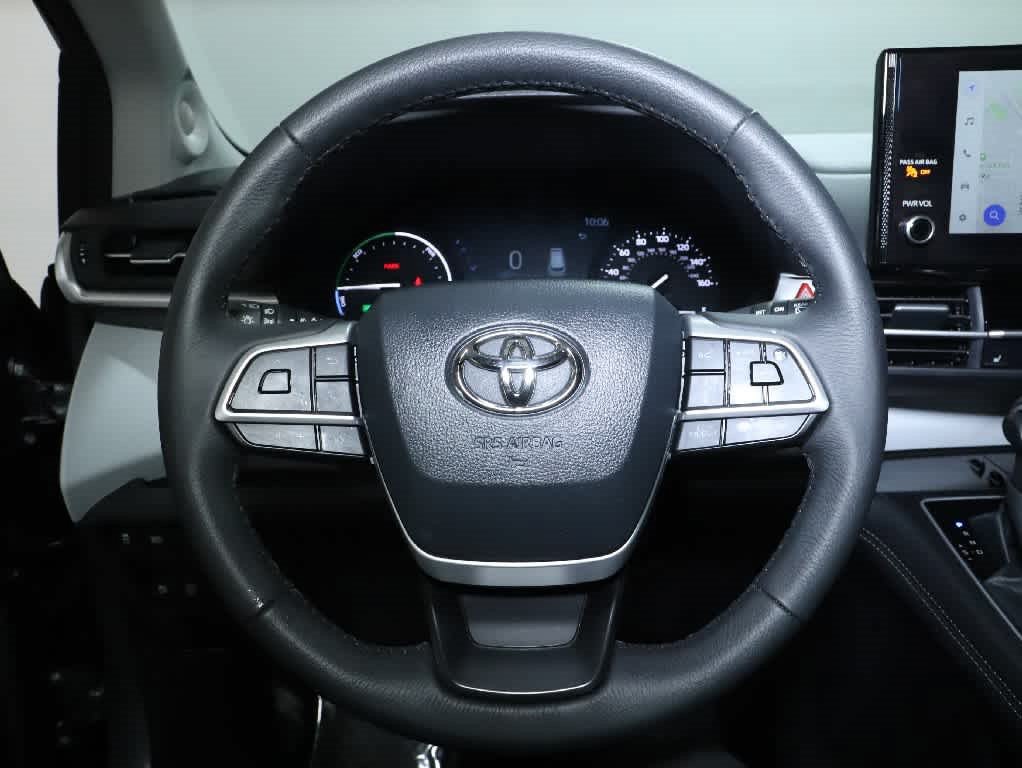 Used 2026 Toyota Sienna XLE AWD/4WD image 21