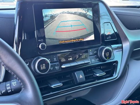 Certified 2024 Toyota Highlander XLE AWD/4WD image 29