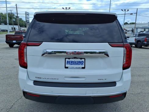 Used 2022 GMC Yukon SLT w/ SLT Premium Package AWD/4WD image 5