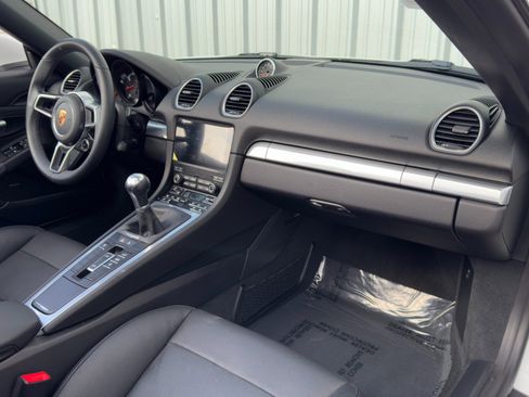 Used 2024 Porsche 718 Boxster image 14