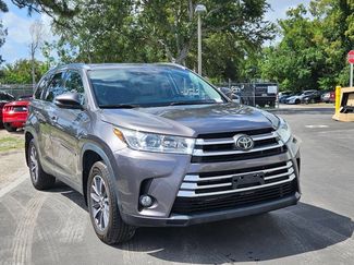 Used 2019 Toyota Highlander XLE AWD/4WD video 3