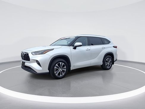 Certified 2026 Toyota Highlander XLE AWD/4WD image 5