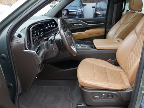 Used 2023 Cadillac Escalade ESV Premium Luxury image 8