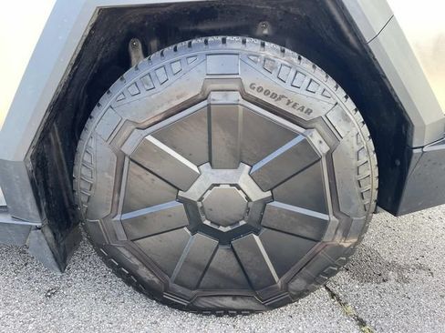 Used 2024 Tesla Cybertruck AWD Crew Cab image 11