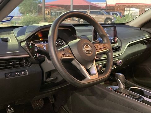 Used 2024 Nissan Altima 2.5 SV image 7