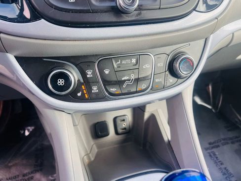 Used 2017 Chevrolet Volt LT w/ Comfort Package image 39