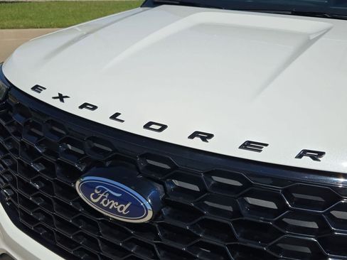 Used 2025 Ford Explorer ST AWD/4WD image 12