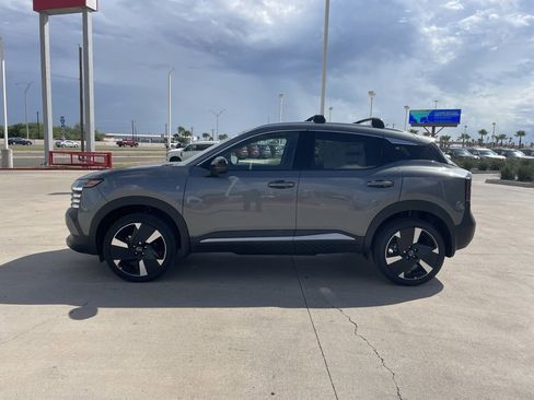 New 2026 Nissan Kicks SR w/ Cold Weather Package image 2