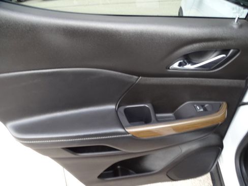 Used 2022 GMC Acadia Elevation image 40