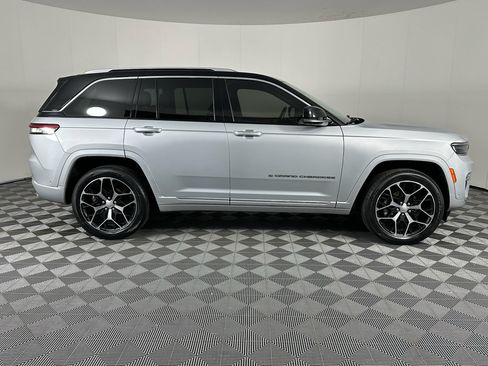 Used 2022 Jeep Grand Cherokee Summit AWD/4WD image 9