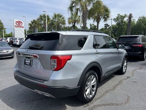 Used 2022 Ford Explorer XLT w/ Equipment Group 202A AWD/4WD image 10