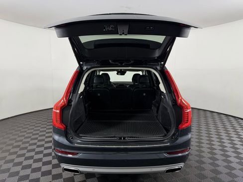 Used 2021 Volvo XC90 T6 Momentum w/ Climate Package AWD/4WD image 9