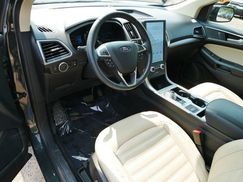 Certified 2024 Ford Edge SEL w/ Convenience Package AWD/4WD image 3