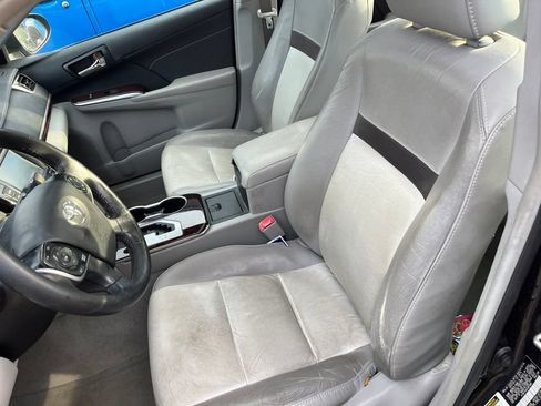 Used 2014 Toyota Camry XLE w/ Leather Package FWD image 8