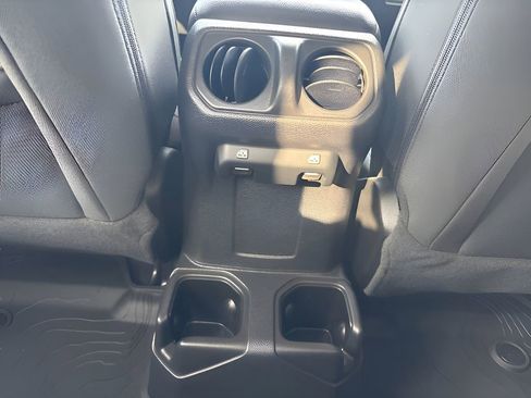Used 2022 Jeep Gladiator Willys image 14