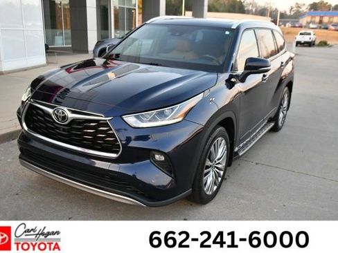 Used 2022 Toyota Highlander Platinum image 1