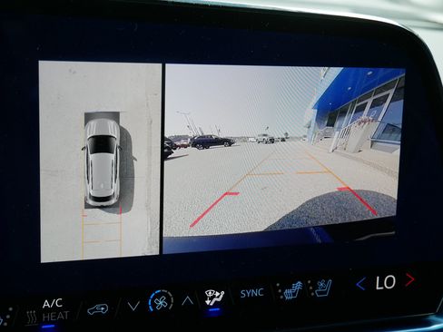 Used 2024 Chevrolet Equinox EV LT FWD image 27