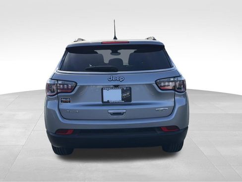 Used 2022 Jeep Compass Latitude w/ Sun and Sound Group AWD/4WD image 4