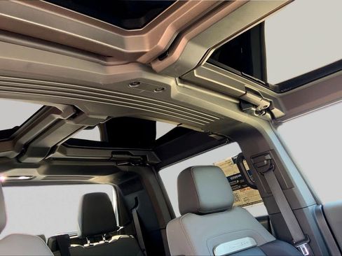 Certified 2025 GMC Hummer EV 3X w/ LPO, Dark Essentials Package AWD/4WD image 13