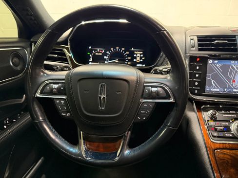 Used 2019 Lincoln Continental Reserve image 18