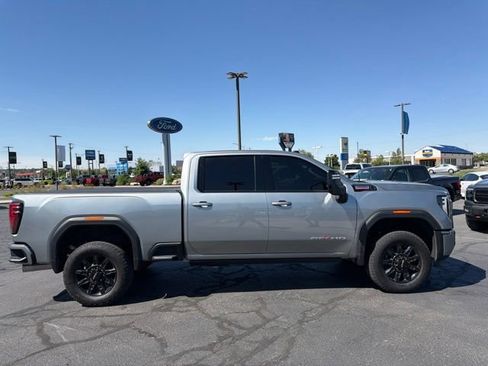 Used 2024 GMC Sierra 3500 AT4 w/ AT4 Premium Plus Package AWD/4WD image 4
