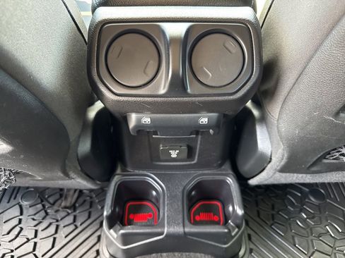 Used 2018 Jeep Wrangler Unlimited Rubicon AWD/4WD image 23