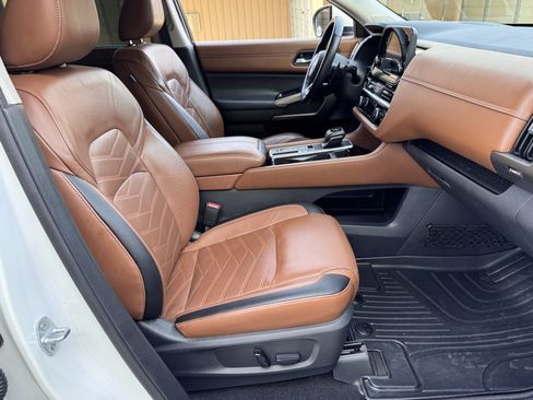 Used 2022 Nissan Pathfinder Platinum w/ Cargo Package image 21