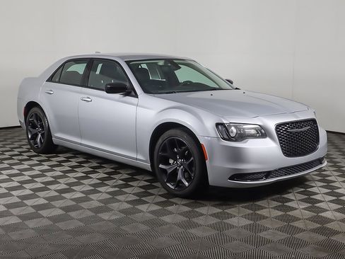 Used 2023 Chrysler 300 Touring w/ Sport Appearance Package image 2